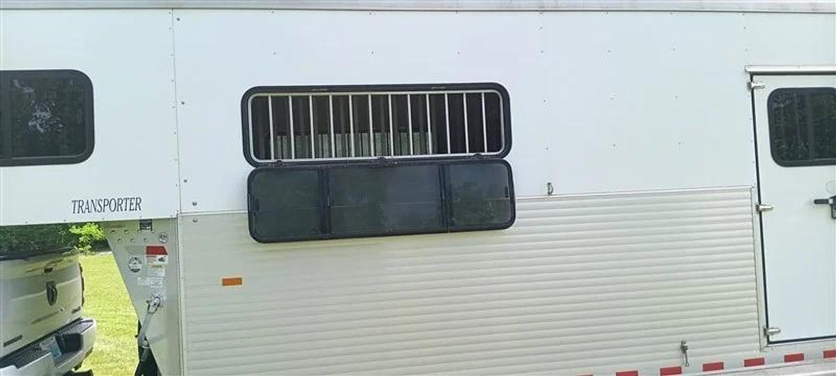 Used 2017 Sundowner Transporter 6 Horse