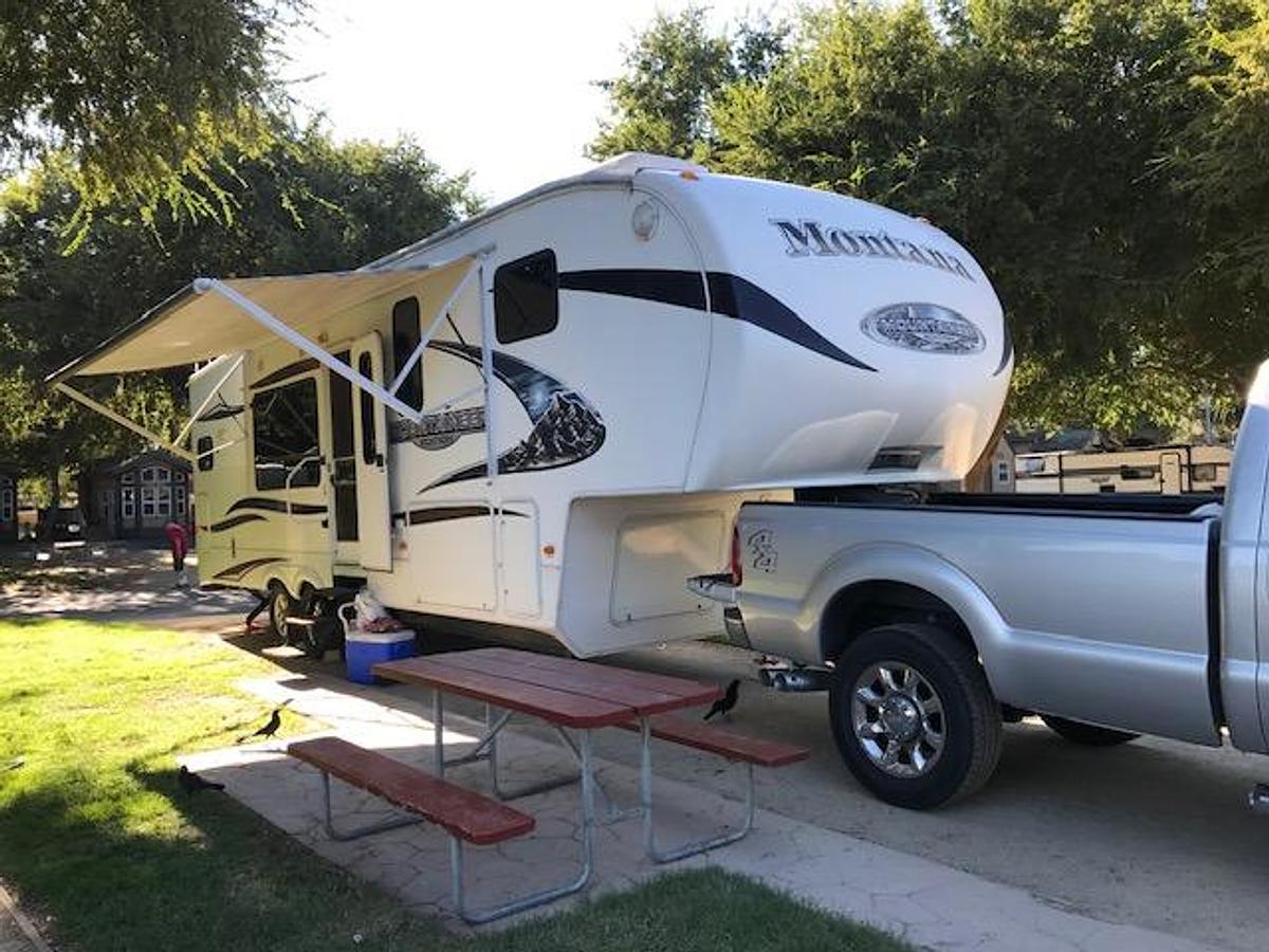 Used 2010 Keystone Montana Mountaineer Fifth Wheel