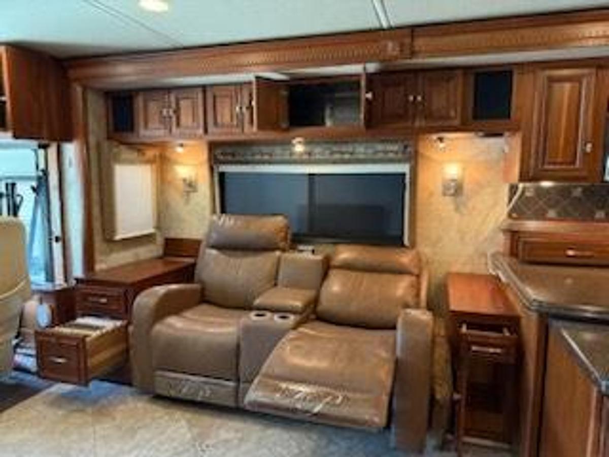Used 2011 Winnebago Tour 42QD Class A Motorhome