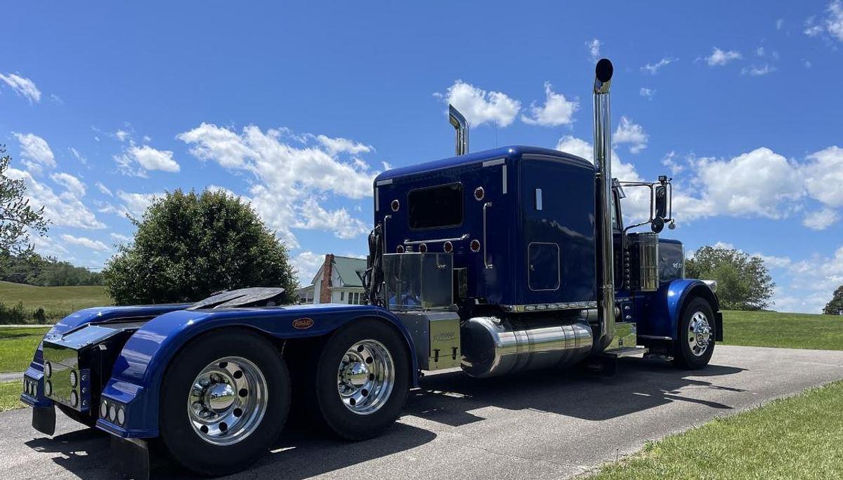 Used 2016 Peterbilt 389 with trailer