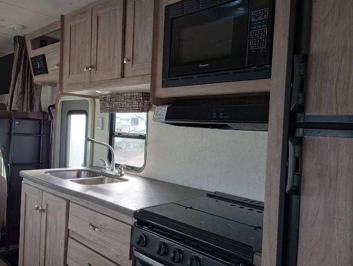 Used 2018 Forest River Sunseeker 2850SLE