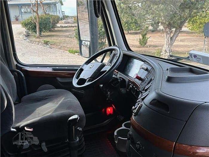 Used 2011 Volvo VNL64T730