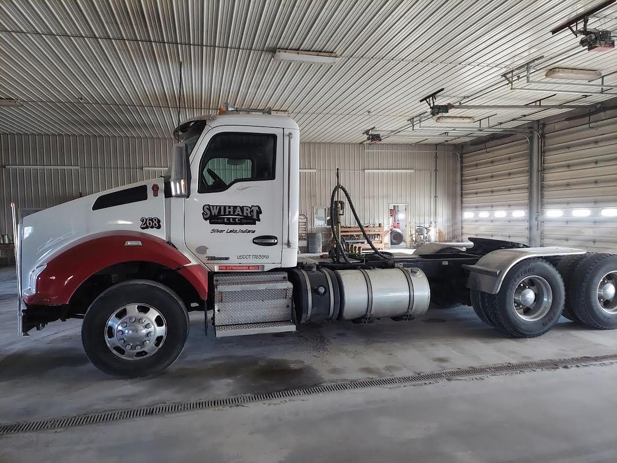 Used 2016 Kenworth T880 Day Cab