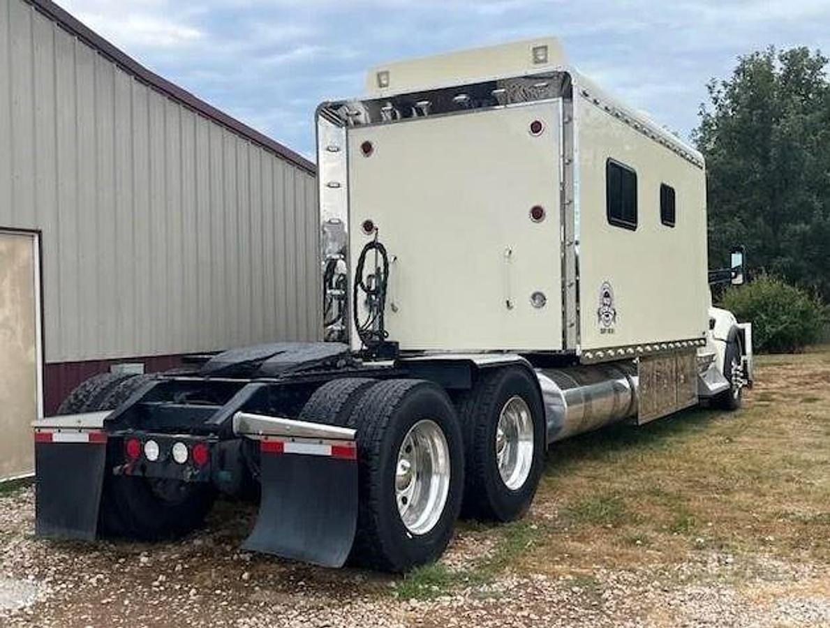 Used 2021 Kenworth T880