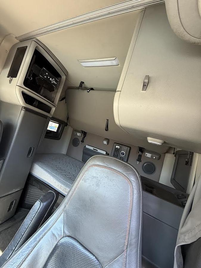Used 2020 Volvo VNL 64T760 Conventional Sleeper Semi