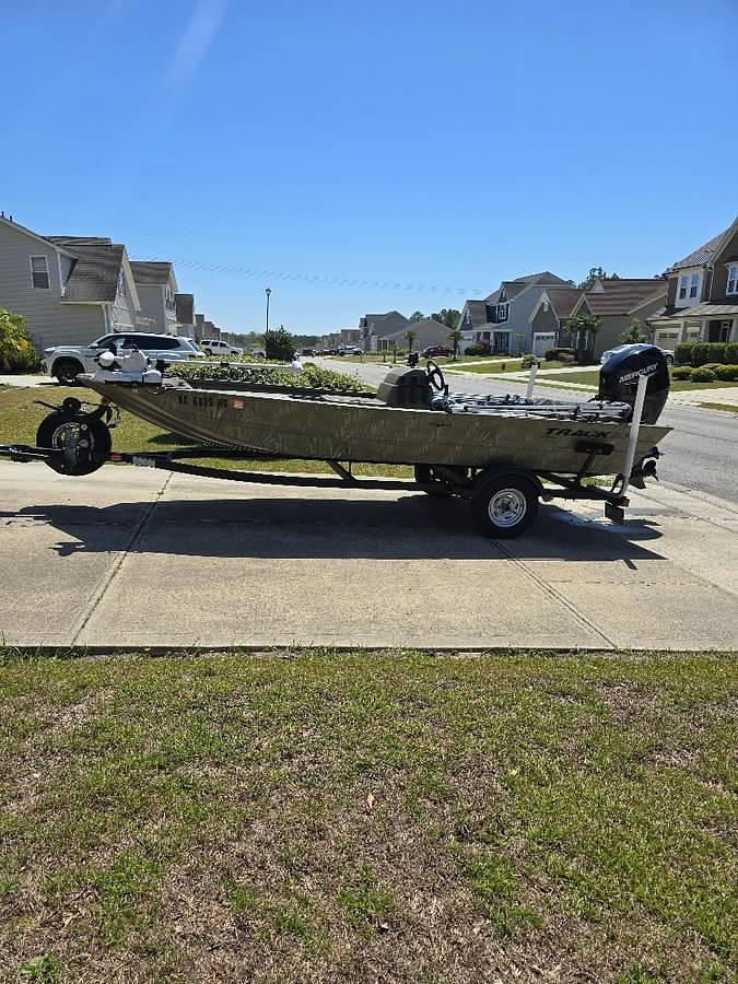 Used 2024 Grizzly Tracker Fishing Boat