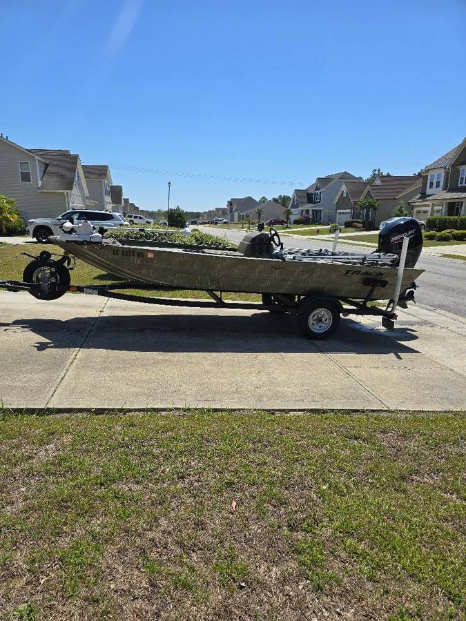 Used 2024 Grizzly Tracker Fishing Boat