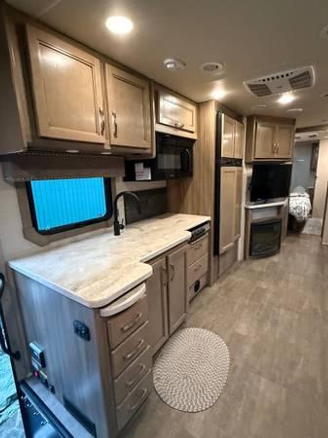 Used 2018 Jayco Seneca 37K