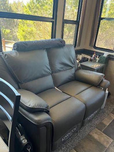 Used 2017 Heartland Bighorn 3160 Elite