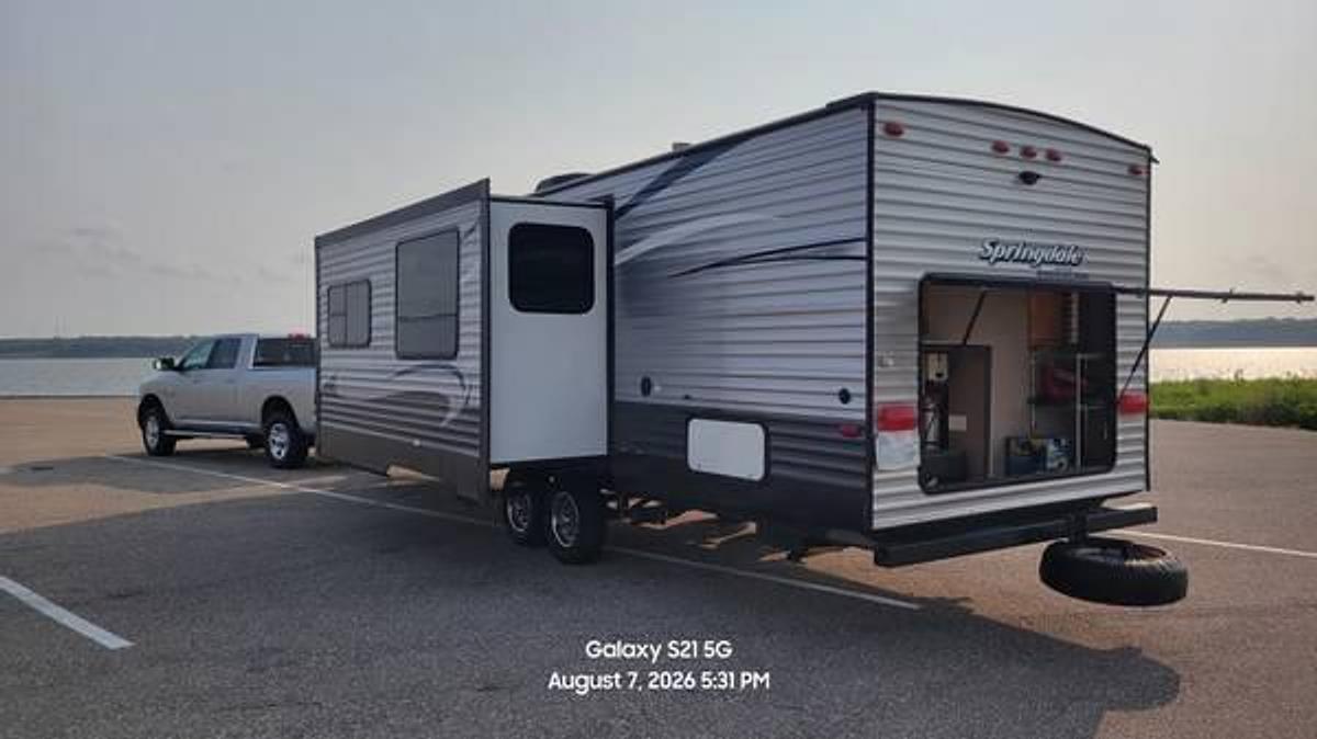 Used 2017 Keystone Springdale Summerland Series 33' Travel Trailer