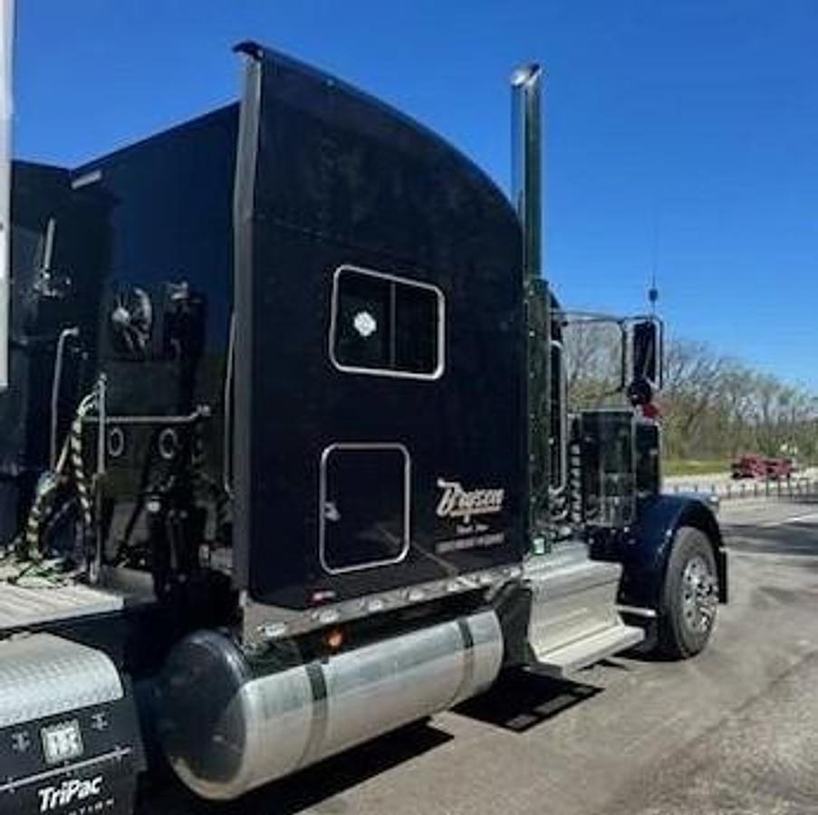 Used 2024 Peterbilt 389 Sleeper Semi Truck