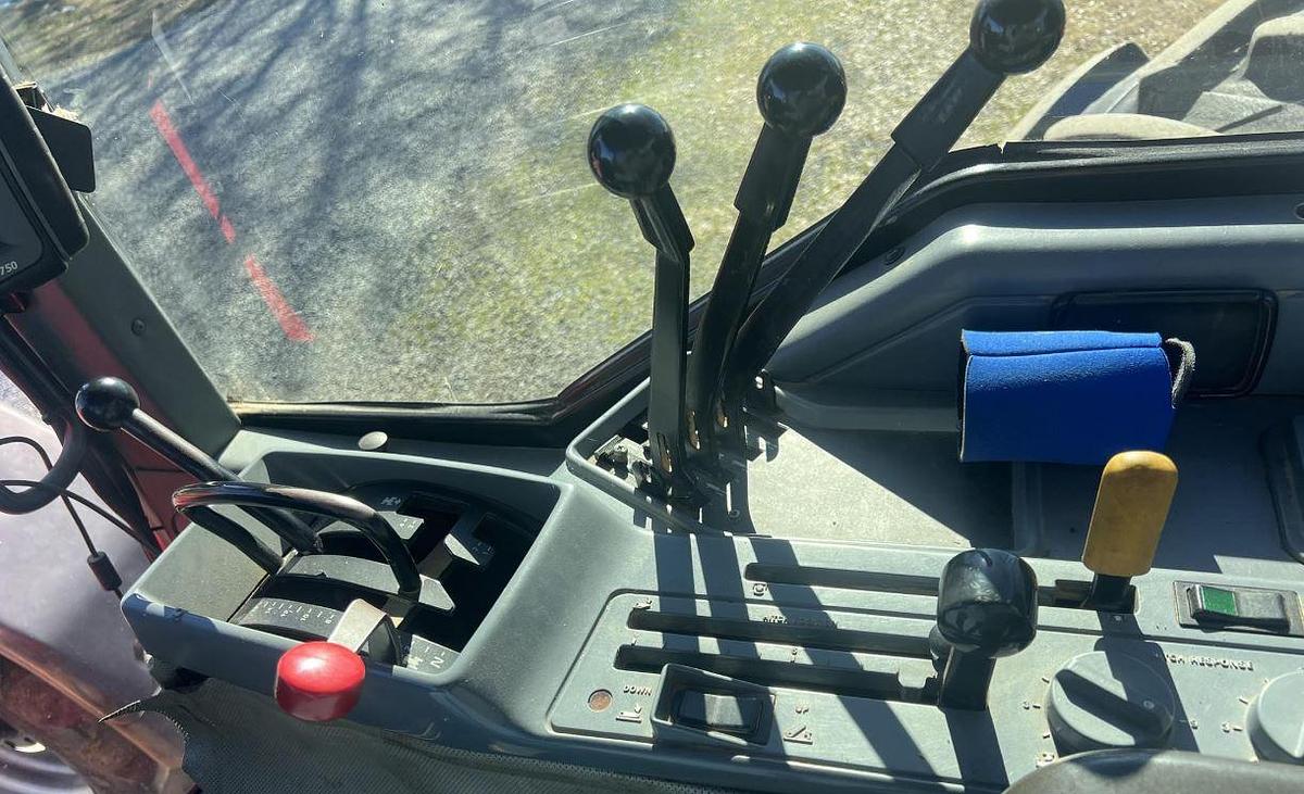 Used 1996 CASE IH 7240 Tractor