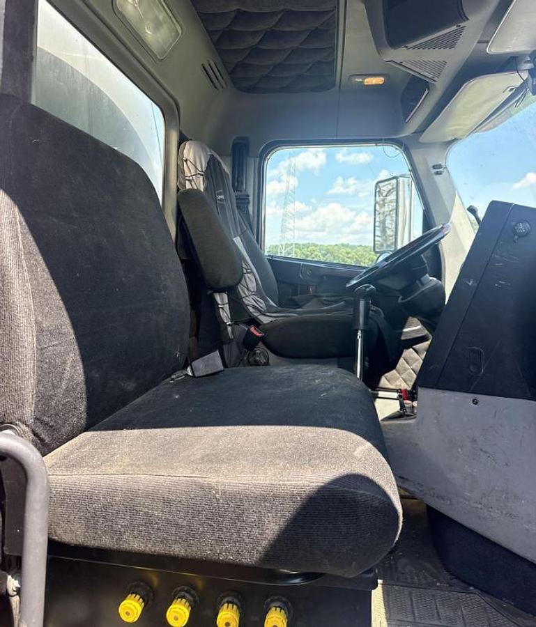 Used 2018 FREIGHTLINER 122SD Milk Tank Truck