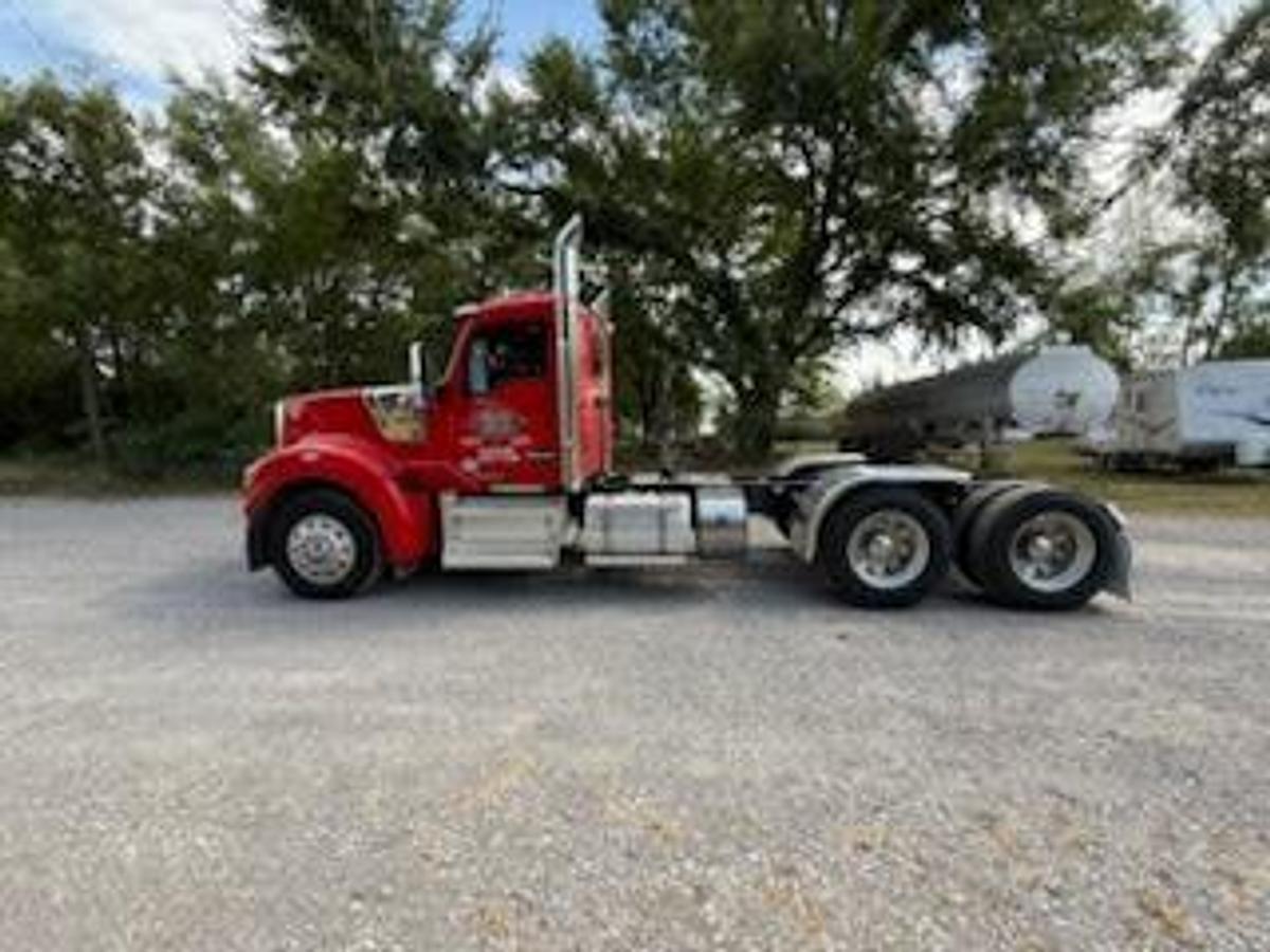 Used 2021 Kenworth W900 Day Cab Semi Truck