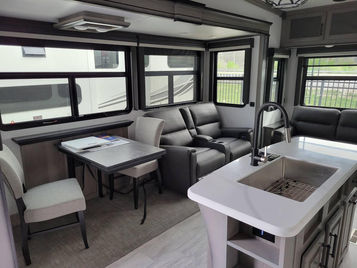 Used 2023 Keystone Montana 3123RL