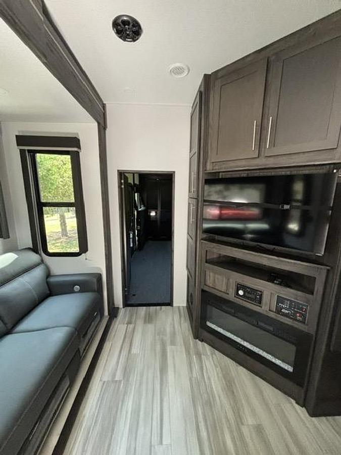 Used 2025 Keystone Fuzion Impact 367