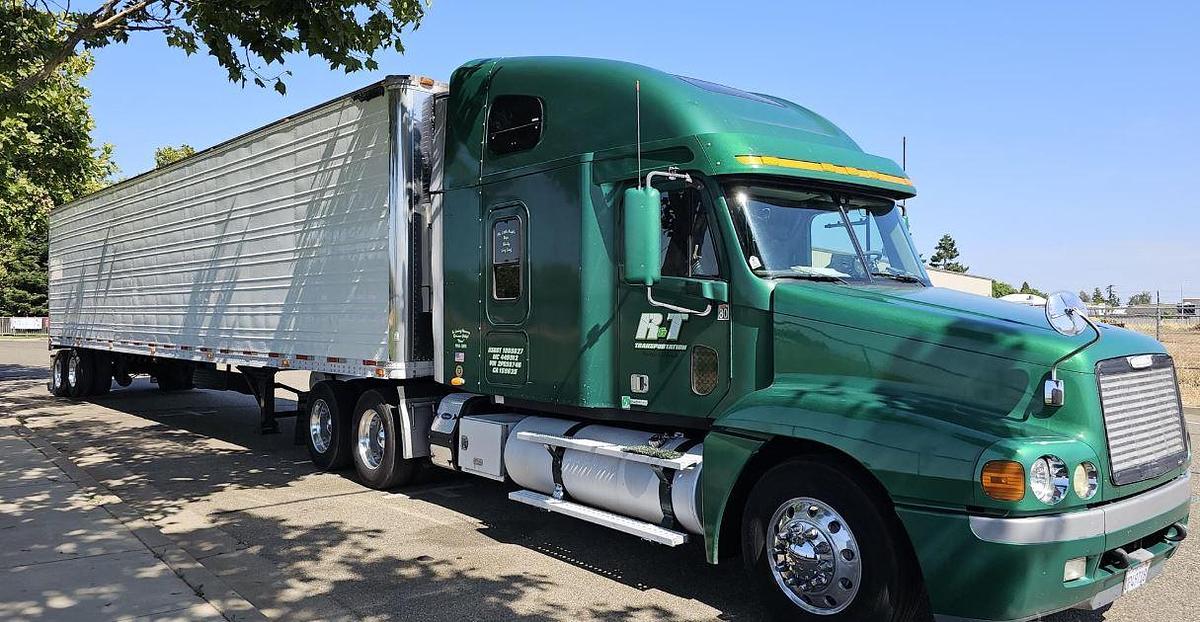Used 2002 Freightliner Century 120