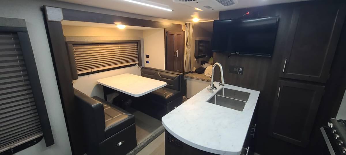 Used 2021 Adventurer Eagle Cap 1165