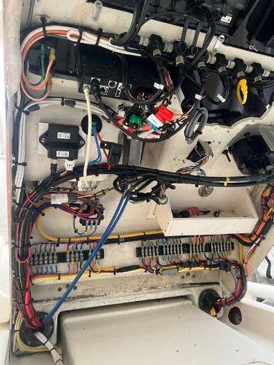 Used 2006 Hydra-Sports Vector CC25