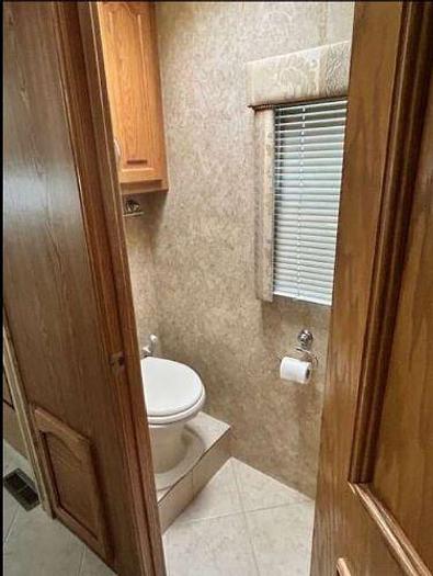 Used 2004 Travel Supreme Envoy 40DS04