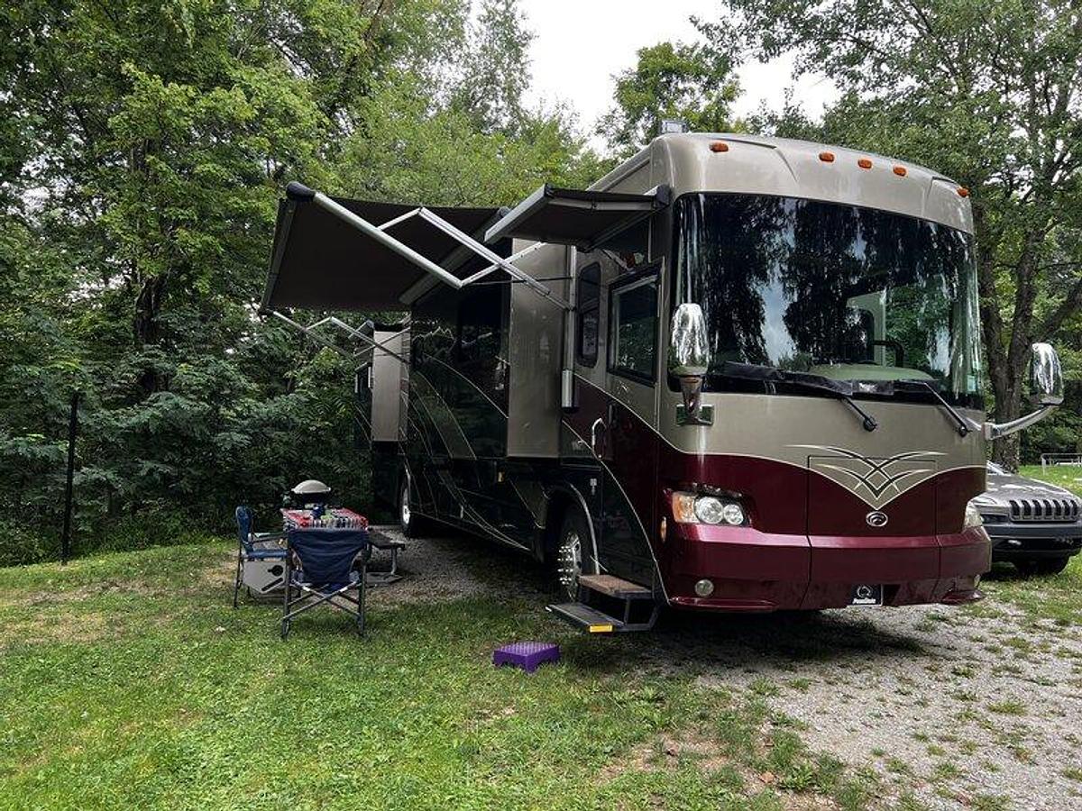 Used 2007 Country Coach Tribute 260