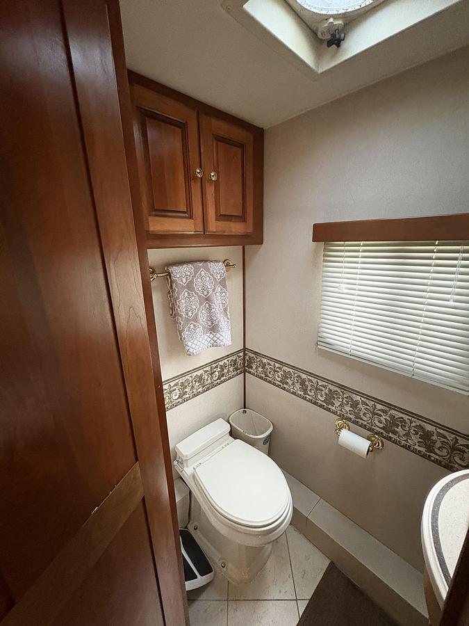 Used 2003 Monaco Dynasty 38 Earl