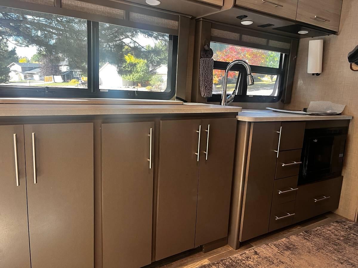 Used 2021 Thor Motor Coach Gemini 23 TE