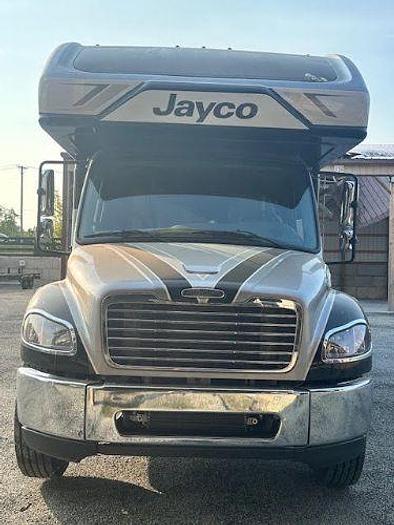 Used 2023 Jayco Seneca 37L.