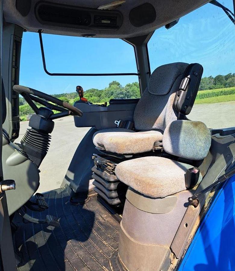 Used 2007 NEW HOLLAND TG210