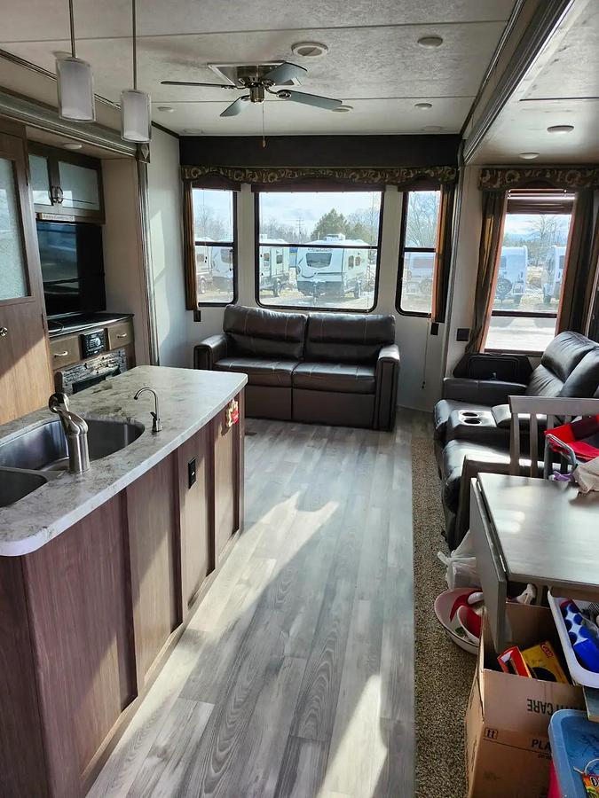 Used 2018 Keystone Retreat 39 LOFT Travel Trailer