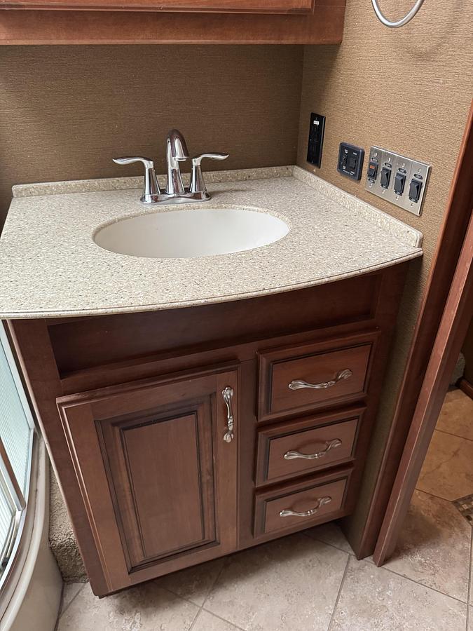 Used 2012 Fleetwood Discovery 40X Class A Diesel Motorhome
