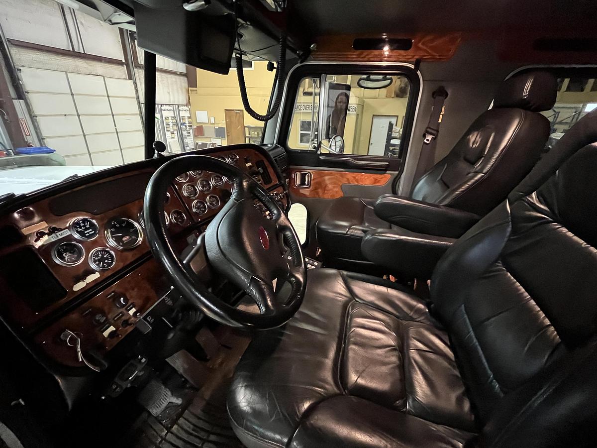 Used 2001 Peterbilt 379 Sleeper Semi Truck