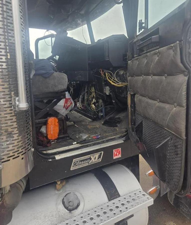 Used 2008 Freightliner FLD132