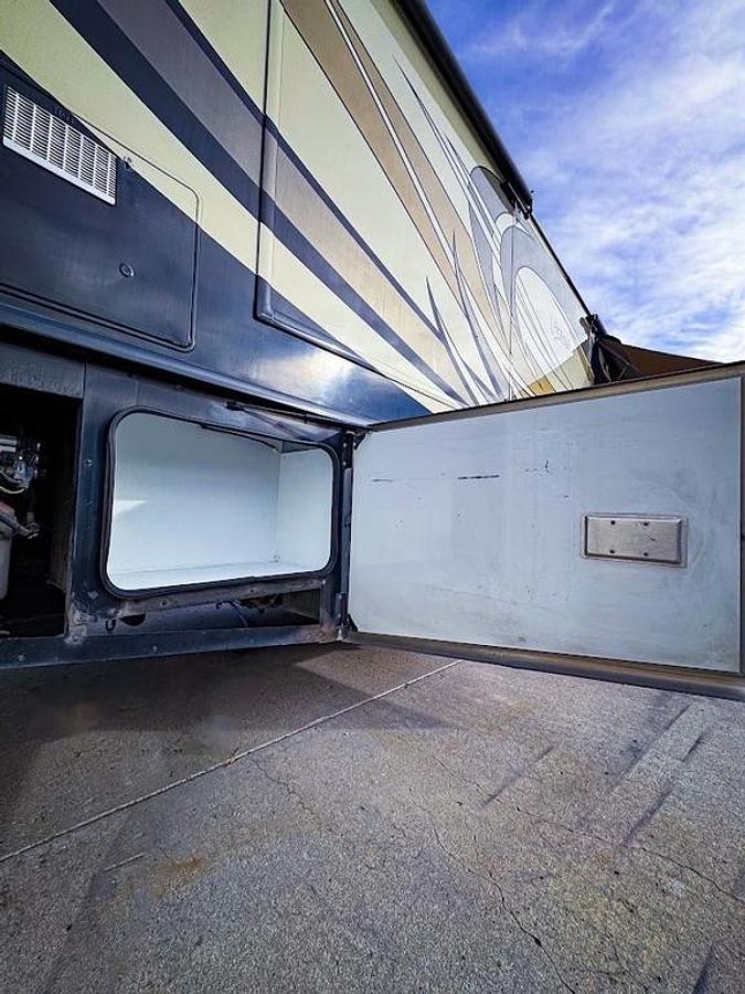 Used 2010 Fleetwood Discovery 40X