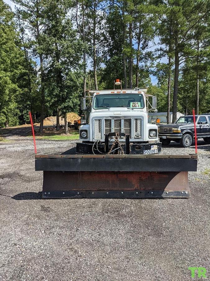Used 1997 International S2600 Heavy-Duty Commercial Truck