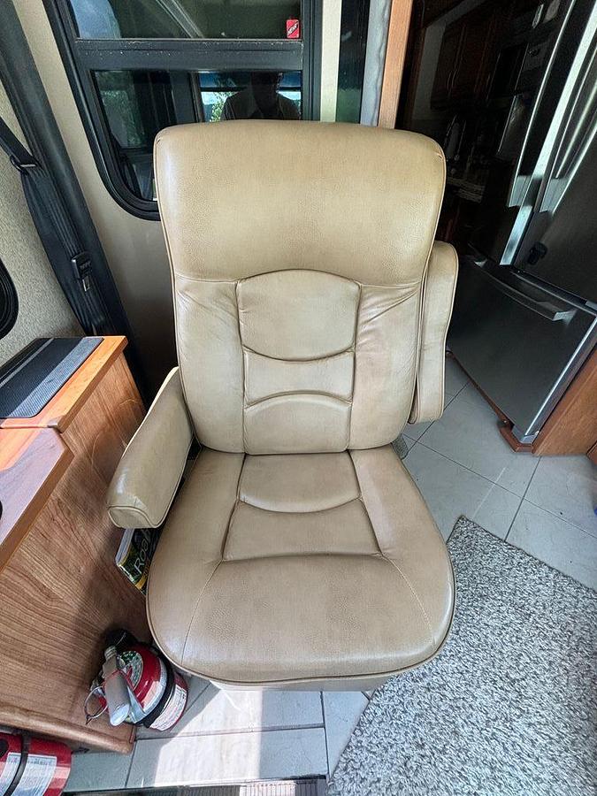 Used 2014 Forest River Berkshire 400QL 41' Class A Motorhome