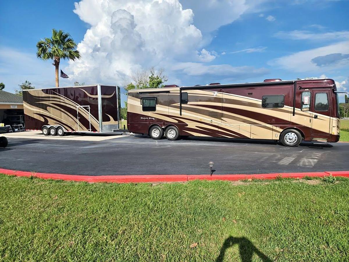 Used 2007 Newmar Dutch Star 4320 and Stacker Trailer