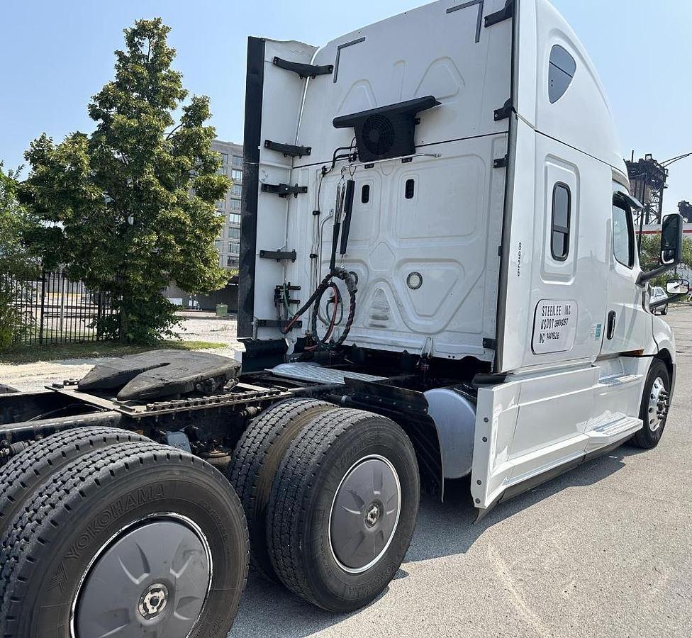 Used 2019 Freightliner Cascadia 126