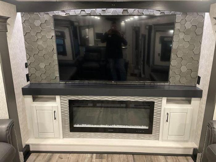 Used 2023 Crossroads Redwood RW4200FL