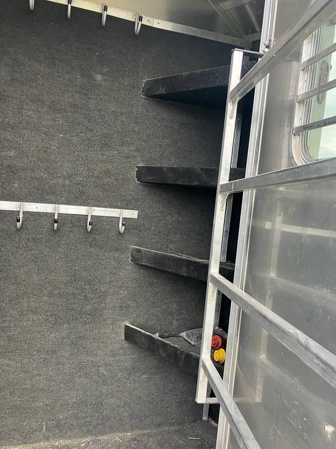 Used 2020 Logan Coach 4 Horse Living Quarters