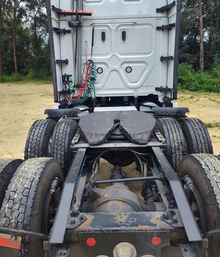 Used 2022 FREIGHTLINER CASCADIA 126