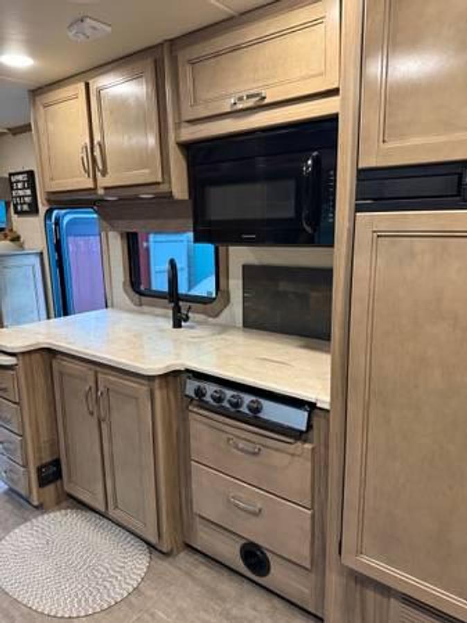 Used 2018 Jayco Seneca 37K