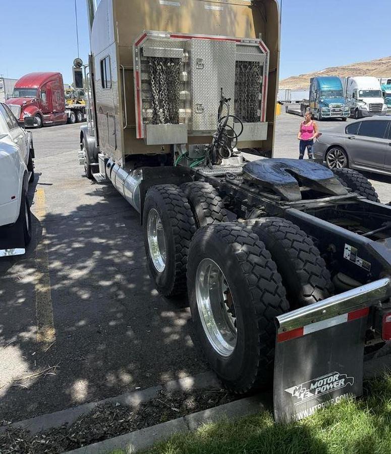 Used 2012 Peterbilt 389 Conventional Sleeper Cab