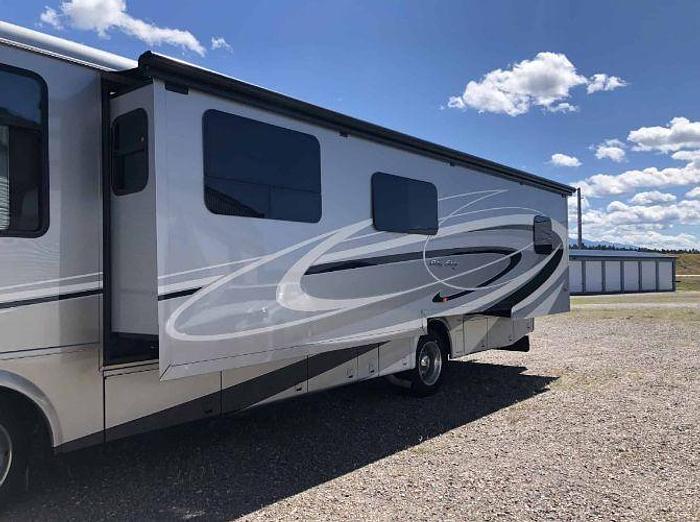 Used 2017 Newmar Bay Star 3401