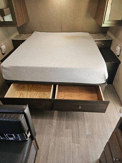 Used 2018 Coleman 215BH 23' Travel Trailer