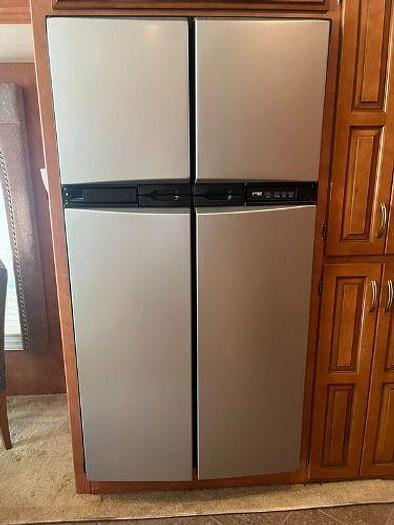 Used 2010 Newmar Ventana 4386