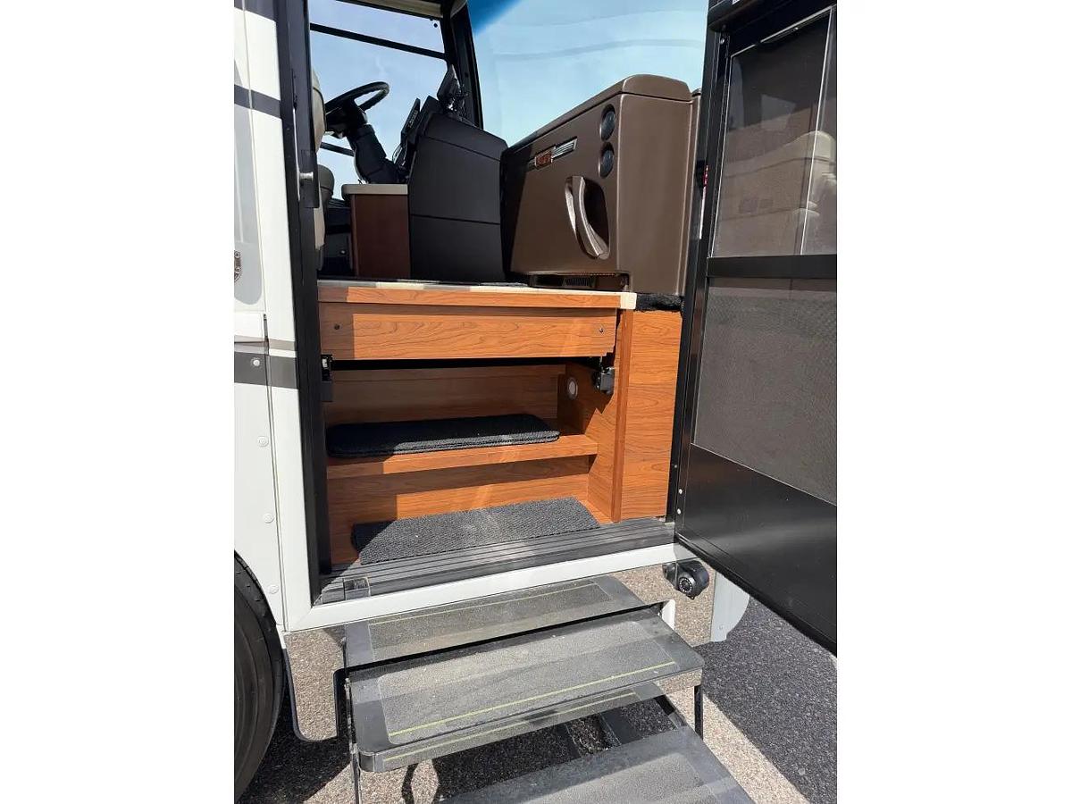 Used 2015 Winnebago Itasca Ellipse 42HD