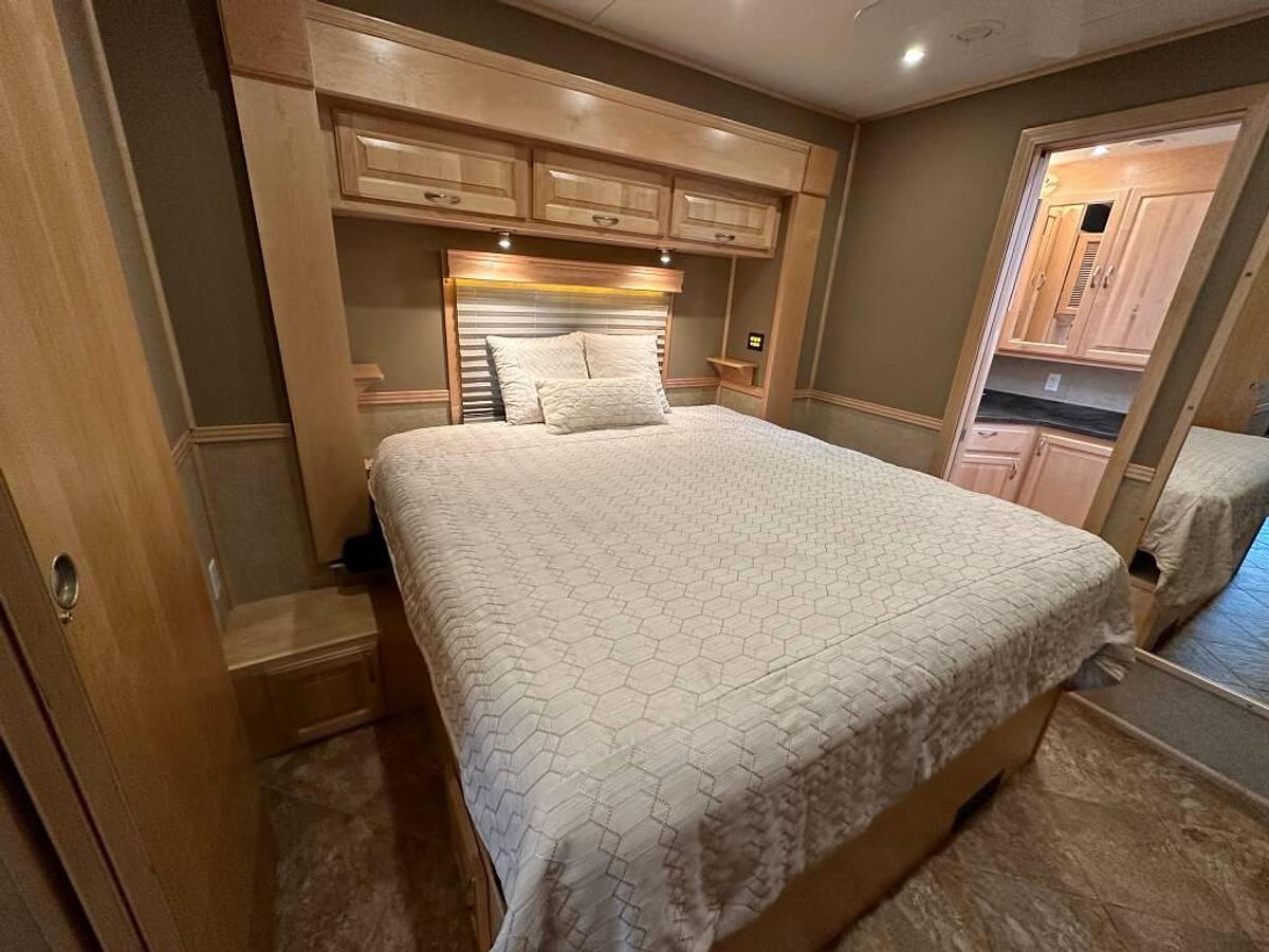 Used 2014 Show Hauler 36KTSSL Super C Motorhome