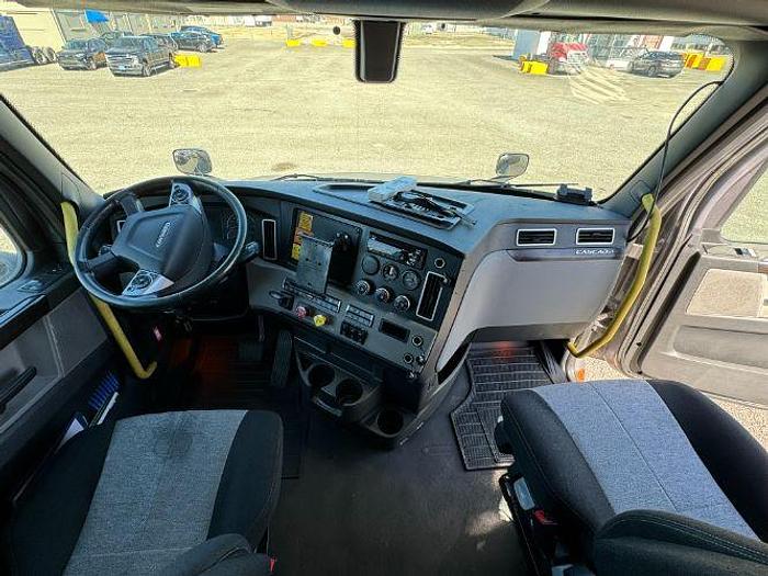 Used 2020 Freightliner CASCADIA 126