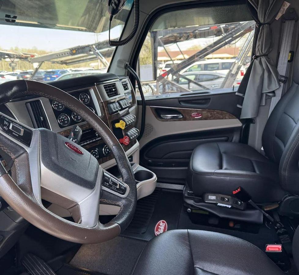 Used 2025 Peterbilt 589